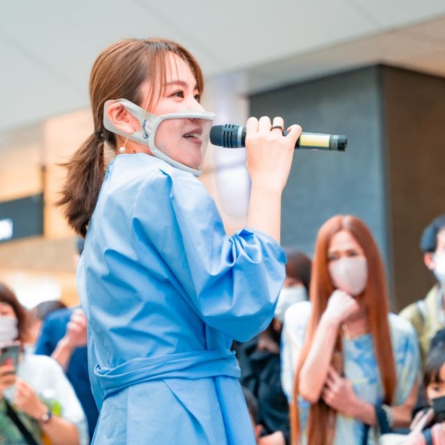 6/16(木)街頭演説＠横浜駅西口の様子📣

帰宅ラッシュの時間帯の中、たくさんの方が足を止めてくださいました。

「女性、障がい者、子育て世帯、すべての人が互いに尊重し、認め合い、自分らしく生きることができる社会を実現したい」

議員として活動を始めた当初から持ち続けているこの思いを、
改めて皆さんにお伝えさせていただきました。

私は諦めません。
皆さん一人ひとりの応援が必要不可欠です。
今後とも今井絵理子をよろしくお願いします‼️

#今井絵理子 #参議院議員 #街頭演説 #横浜 #横浜西口 #政治は希望 #障がい #障がい者 #子育て #共生社会