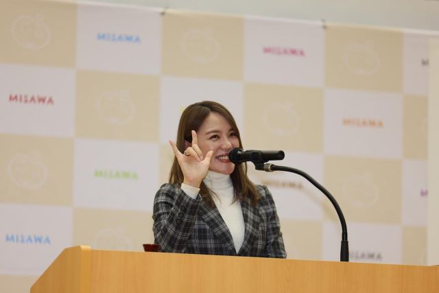 昨日は青森県三沢市へ。
令和3年4月に三沢市は手話言語条例が施行されました。

今では全国459の自治体で制定されている手話言語条例。

手話への理解と普及が広がっています。

国会でもろう文化の尊重と情報保障の大切さを訴えながら取り組んでいきます。

#青森県
#三沢市
#手話
#コミニュケーション
#聴覚障がい