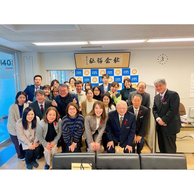 年始のご挨拶まわり2日目。
朝9:00スタート💡

沖縄県社会福祉協議会を訪れた際には、皆さんと意見交換もさせていただきました。

子どもの貧困対策は沖縄政策の一丁目一番地。現状の課題や予算の確保について、また、ヤングケアラーの問題などについても議論を交わしました。

#沖縄県 
#福祉 
#子ども
#障がい者支援