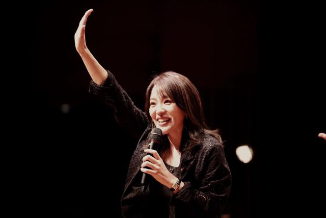 【第３４回富山県ろうあ者大会 in 南砺】

２０２３年０７月０２日

富山県聴覚障害者協会主催の「第３４回富山県ろうあ者大会 in 南砺」が南砺市福野文化創造センターヘリオスにて開催されました。

本大会は手話通訳士協会、手話サークル連絡協議会など、当事者団体はもちろん関係者団体の協力のもとに開催され、３００名以上が参加する大盛況の大会となりました。

私もお招きいただき、聴覚障がいのある息子のと歩んできた１８年間の道のりや政治の取り組み、手話に関することなどの講演をさせていただきました。また、五箇山民謡こきりこ踊りを観賞し、お楽しみ抽選会にも参加！

多くの皆さんと"共生社会の実現"について考える大変有意義な時間となりました。
ありがとうございました！

社会福祉法人 富山県聴覚障害者協会
ホームページ
http://www.tomichokyo.or.jp/

#今井絵理子
#富山県
#南砺市 
#ろう者と聴者がつながる世界 
#手話
#振り返り投稿