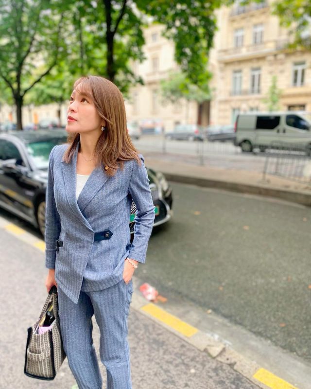 おはようございます☀

私は今、自民党女性局の海外研修でフランス🇫🇷に来ています。

女性局メンバー38名とともに、
フランスにおける男女共同参画や子育て支援、教育などについて意見交換をさせていただいています。

このインスタをアップしている時間は、深夜2:00。(日本との時差7時間)

視察内容などまた追ってご報告します‼️

今日も頑張りましょう！

(初のフランスに少し緊張気味💦)

#フランス
#bonjour 
#mercibeaucoup 
#日仏交流 
#少子化対策
#子育て支援 
#男女共同参画 
#自民党
#女性局